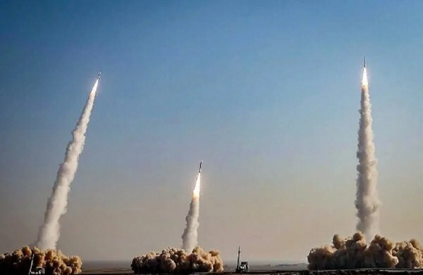 تحذير أمني إسرائيلي: نصف الصواريخ الإيرانية برؤوس انشطارية وشظاياها قاتلة